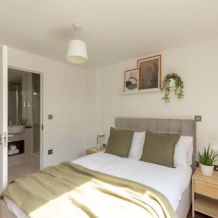 Modern Luxe Apt Just 10 Mins From Tower Bridge! Easy Access To Tube And Bus Londra Exterior foto