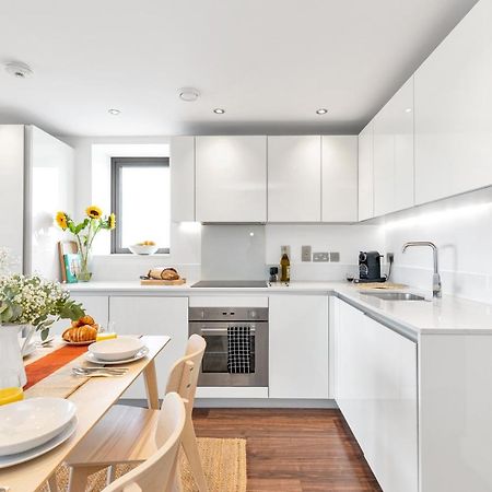 Modern Luxe Apt Just 10 Mins From Tower Bridge! Easy Access To Tube And Bus Londra Exterior foto