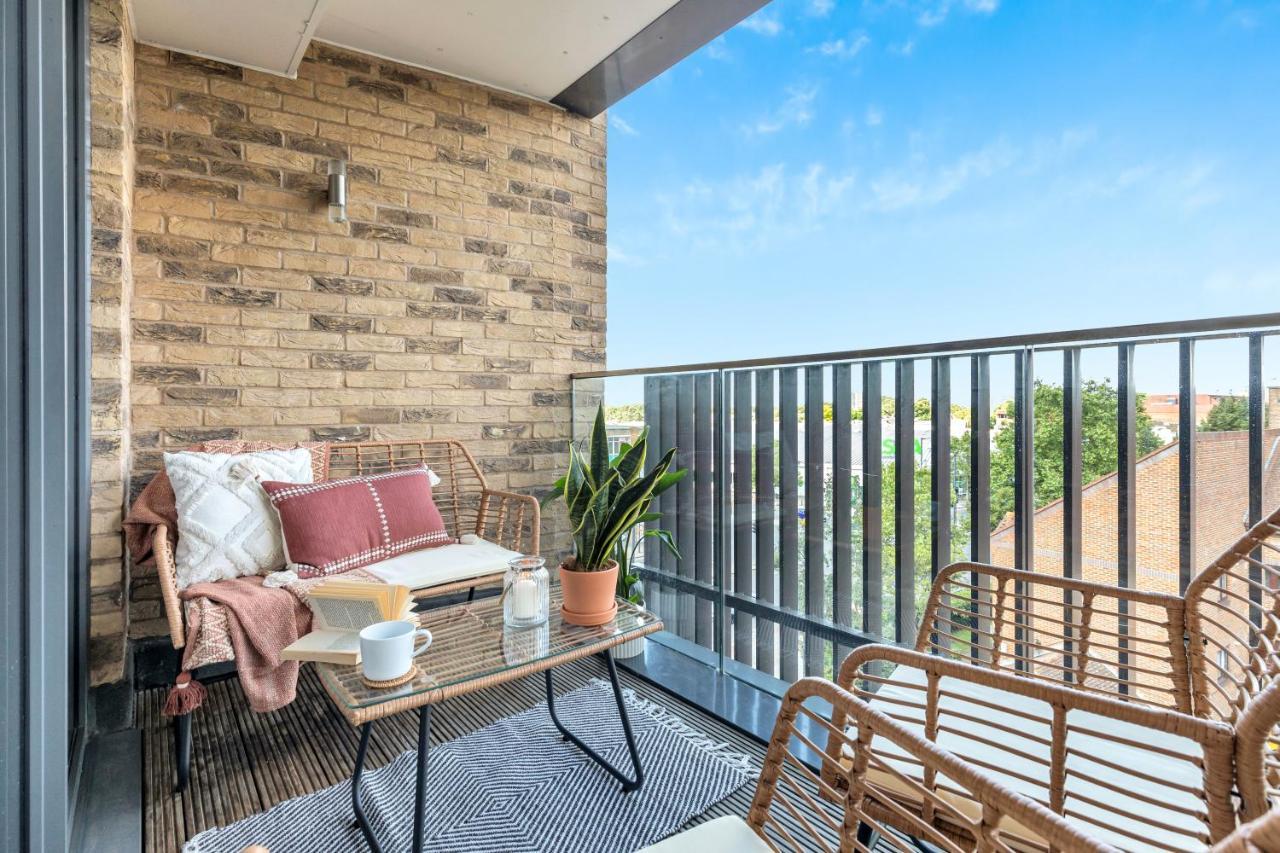 Modern Luxe Apt Just 10 Mins From Tower Bridge! Easy Access To Tube And Bus Londra Exterior foto