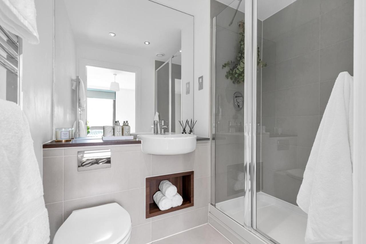 Modern Luxe Apt Just 10 Mins From Tower Bridge! Easy Access To Tube And Bus Londra Exterior foto