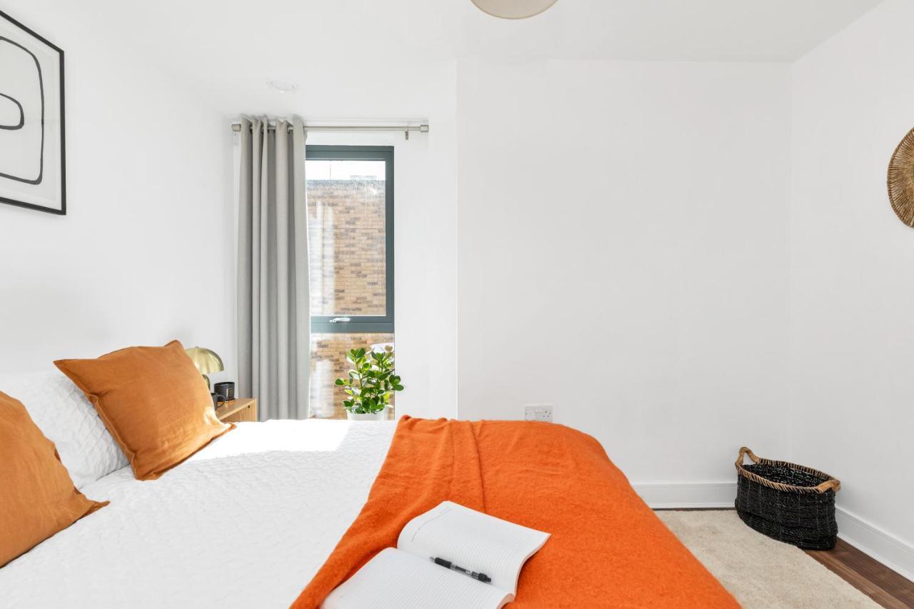 Modern Luxe Apt Just 10 Mins From Tower Bridge! Easy Access To Tube And Bus Londra Exterior foto