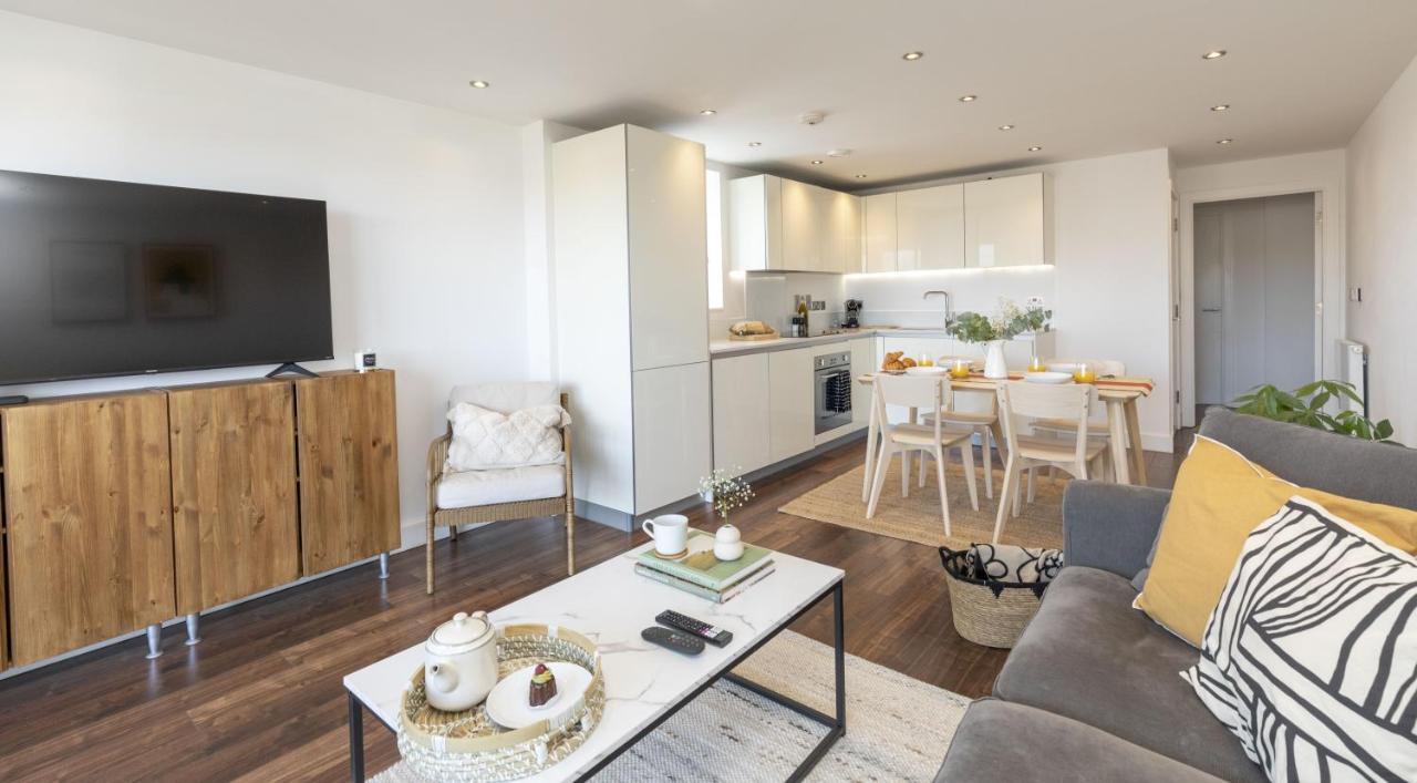 Modern Luxe Apt Just 10 Mins From Tower Bridge! Easy Access To Tube And Bus Londra Exterior foto