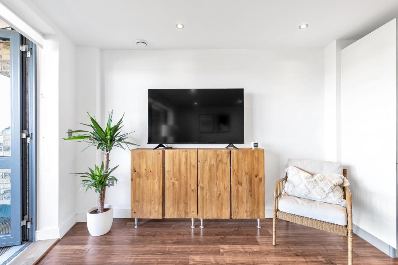 Modern Luxe Apt Just 10 Mins From Tower Bridge! Easy Access To Tube And Bus Londra Exterior foto