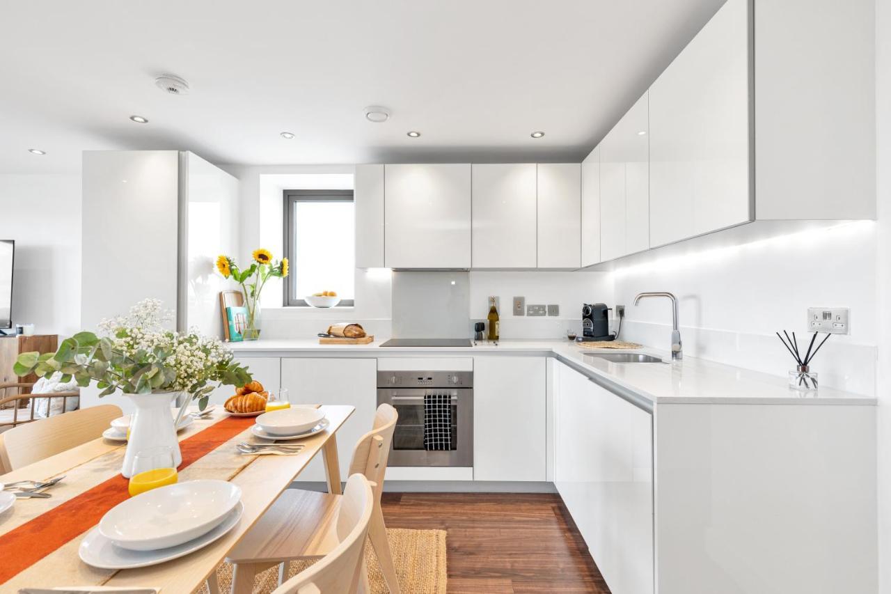 Modern Luxe Apt Just 10 Mins From Tower Bridge! Easy Access To Tube And Bus Londra Exterior foto