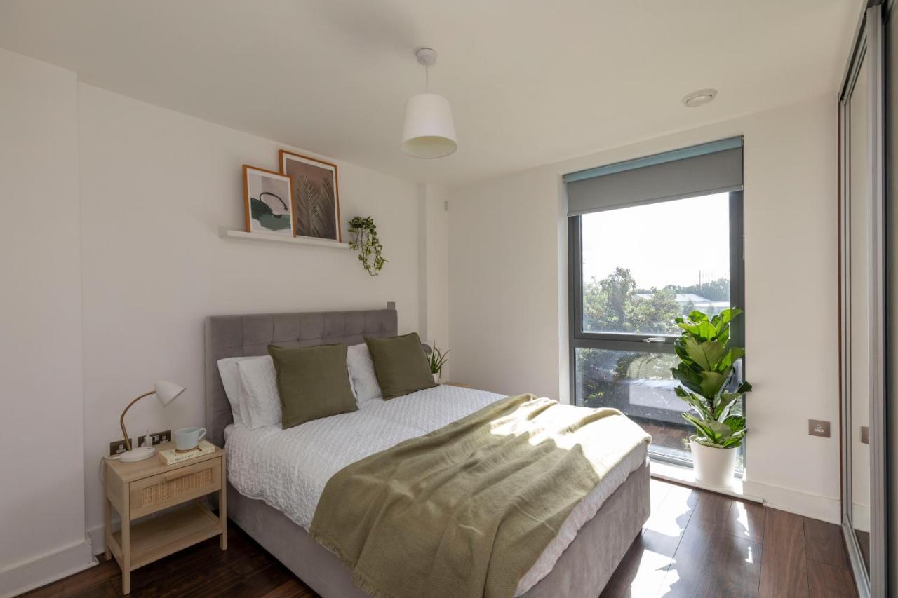 Modern Luxe Apt Just 10 Mins From Tower Bridge! Easy Access To Tube And Bus Londra Exterior foto