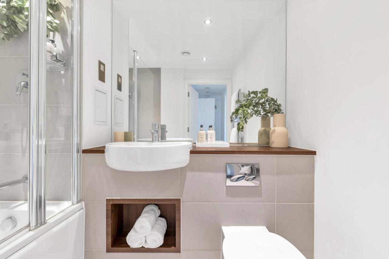 Modern Luxe Apt Just 10 Mins From Tower Bridge! Easy Access To Tube And Bus Londra Exterior foto
