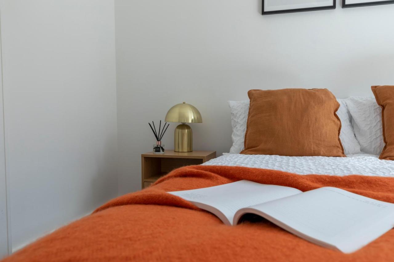 Modern Luxe Apt Just 10 Mins From Tower Bridge! Easy Access To Tube And Bus Londra Exterior foto
