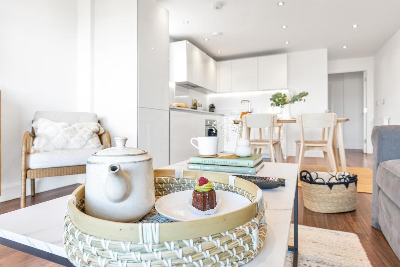 Modern Luxe Apt Just 10 Mins From Tower Bridge! Easy Access To Tube And Bus Londra Exterior foto